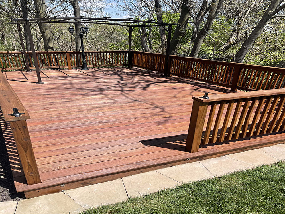 Maintenance Tips for Stained Decks in Sarasota, Florida: Out With the Old, In With the New