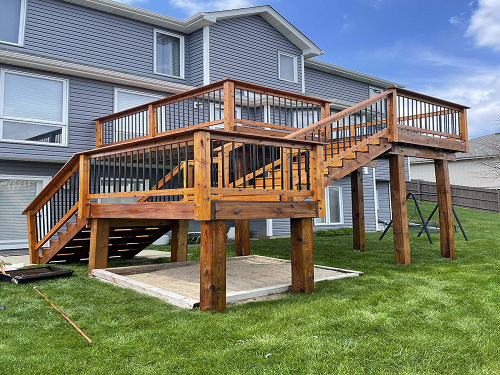 Gulf Coast's Benefits of Staining Your Deck: Protecting Your Investment in the Florida Sun